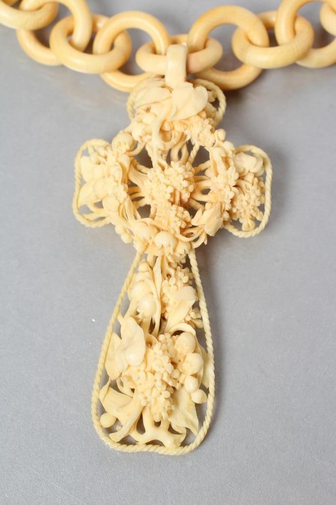 A VICTORIAN IVORY CROSS PENDANT of open form Image
