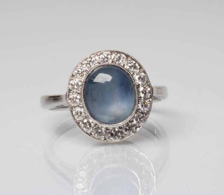 A SAPPHIRE AND DIAMOND DRESS RING Image