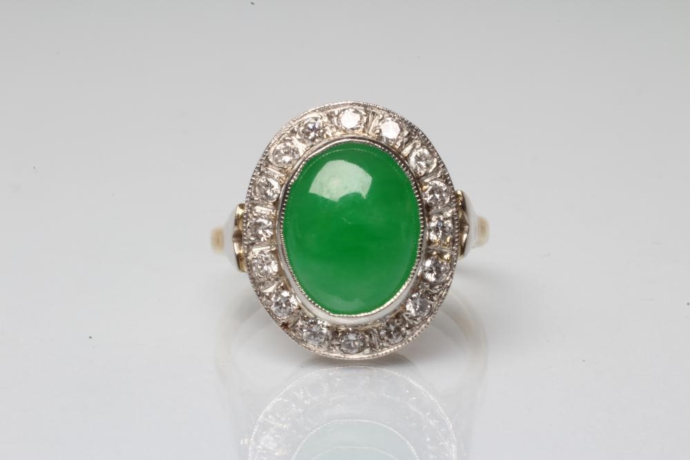AN EMERALD AND DIAMOND DRESS RING Image