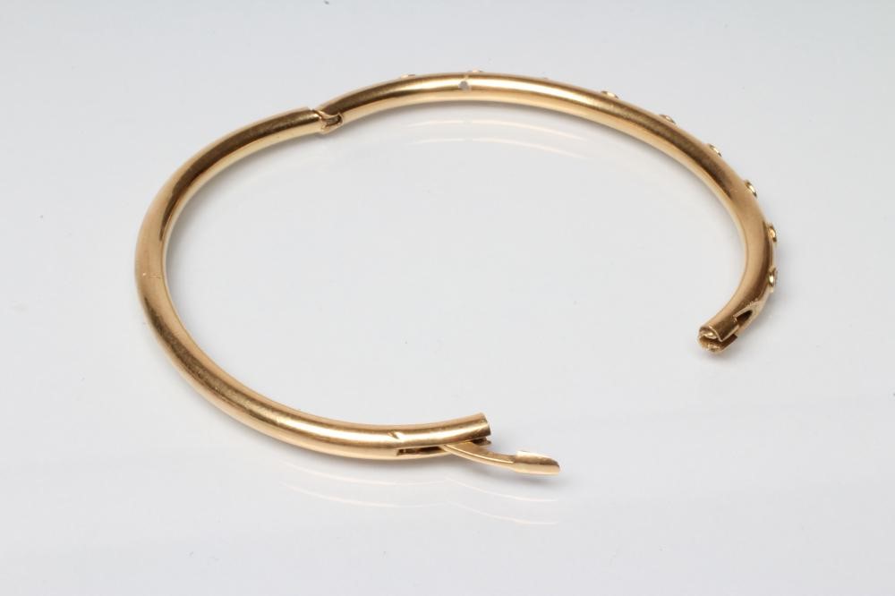 A STIFF HINGED BANGLE Image