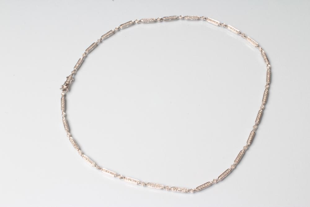 A DIAMOND LINE NECKLACE Image