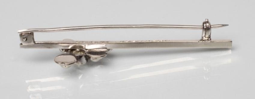 A DIAMOND AND PEARL BAR BROOCH Image