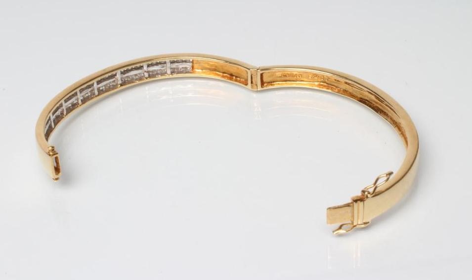 A DIAMOND STIFF HINGED BANGLE Image