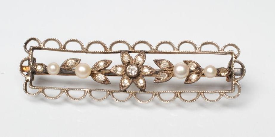 A LATE VICTORIAN BROOCH Image