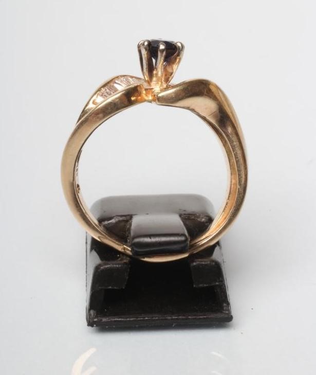 A SAPPHIRE AND DIAMOND DRESS RING Image