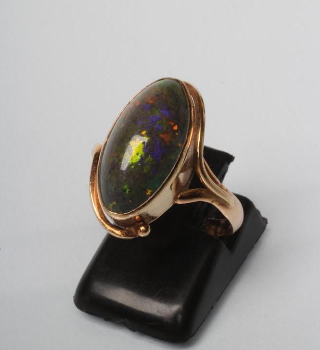 AN OPAL RING Image