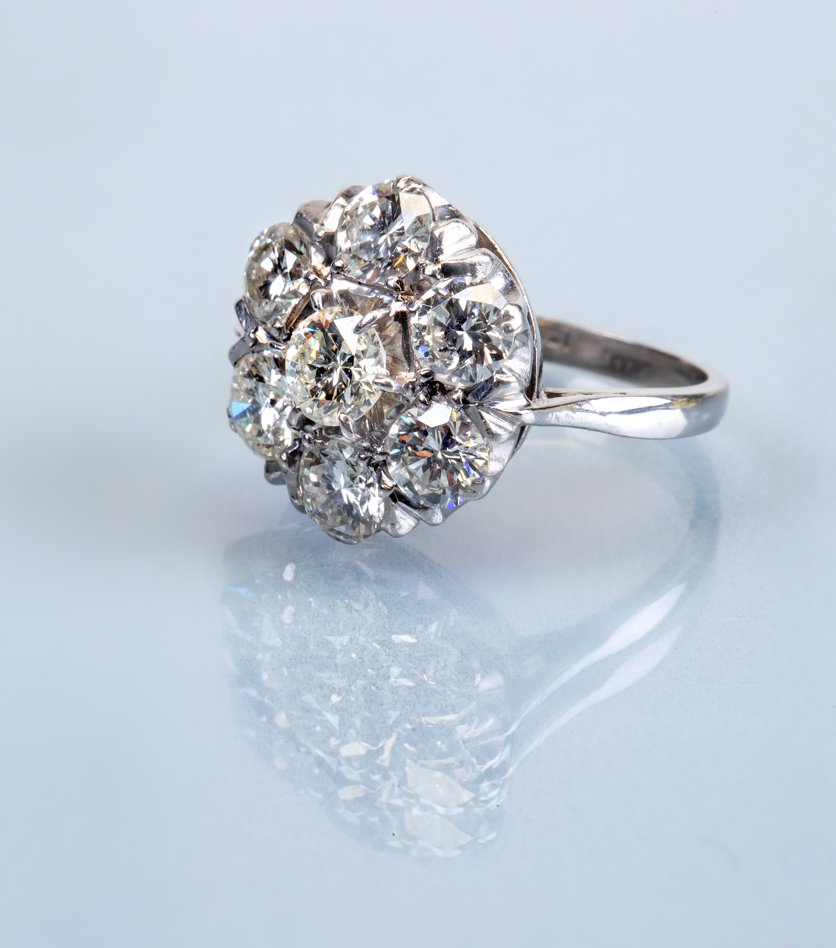 A DIAMOND CLUSTER RING Image