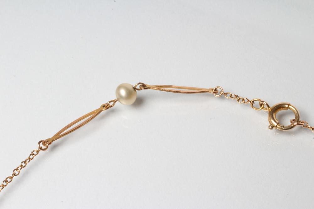 AN EDWARDIAN PENDANT/BROOCH Image