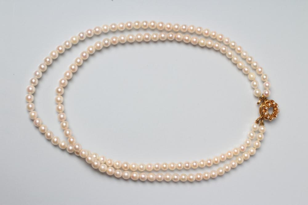 A DOUBLE STRING CULTURED PEARL NECKLACE Image