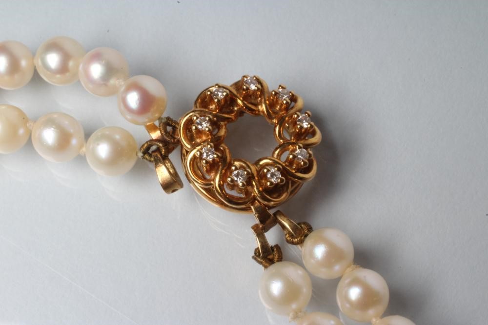 A DOUBLE STRING CULTURED PEARL NECKLACE Image
