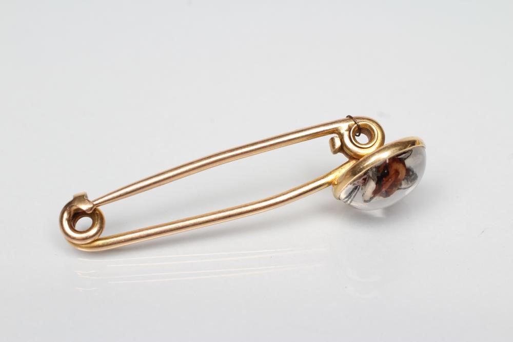 AN ESSEX CRYSTAL TYPE STOCK PIN Image