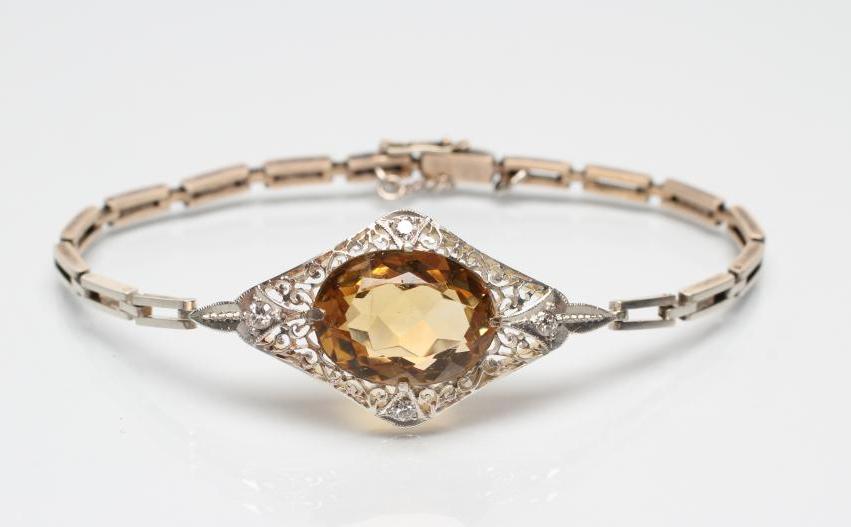 AN EDWARDIAN BRACELET Image
