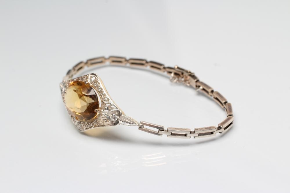 AN EDWARDIAN BRACELET Image