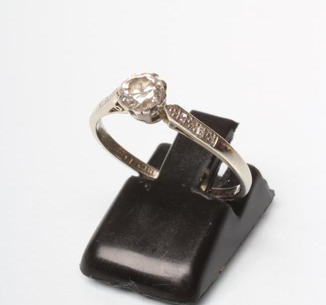 A SOLITAIRE DIAMOND RING Image