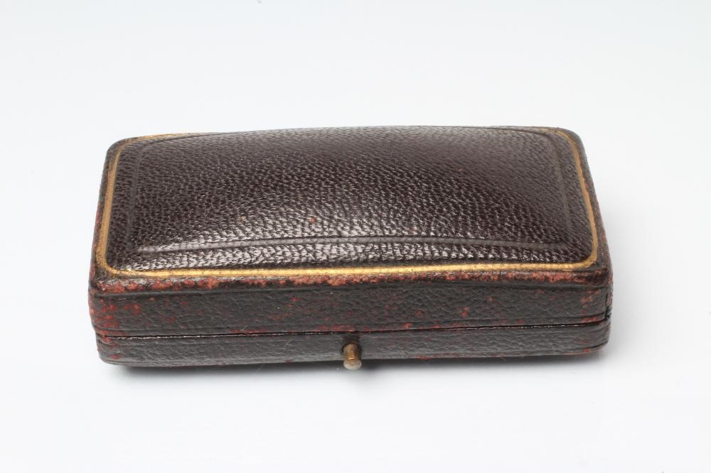 A PEARL BROOCH Image