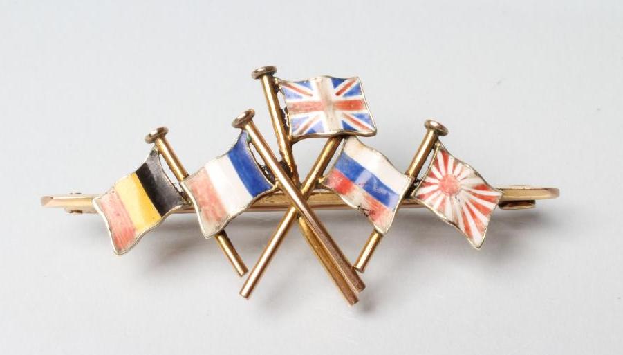 OF MILITARY INTEREST - An enamelled brooch depicting the United Allied WWI Patriotic flags Image