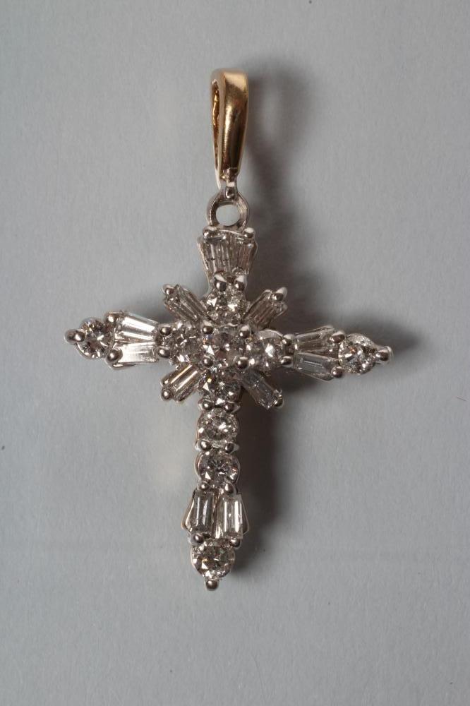 A DIAMOND CROSS PENDANT Image