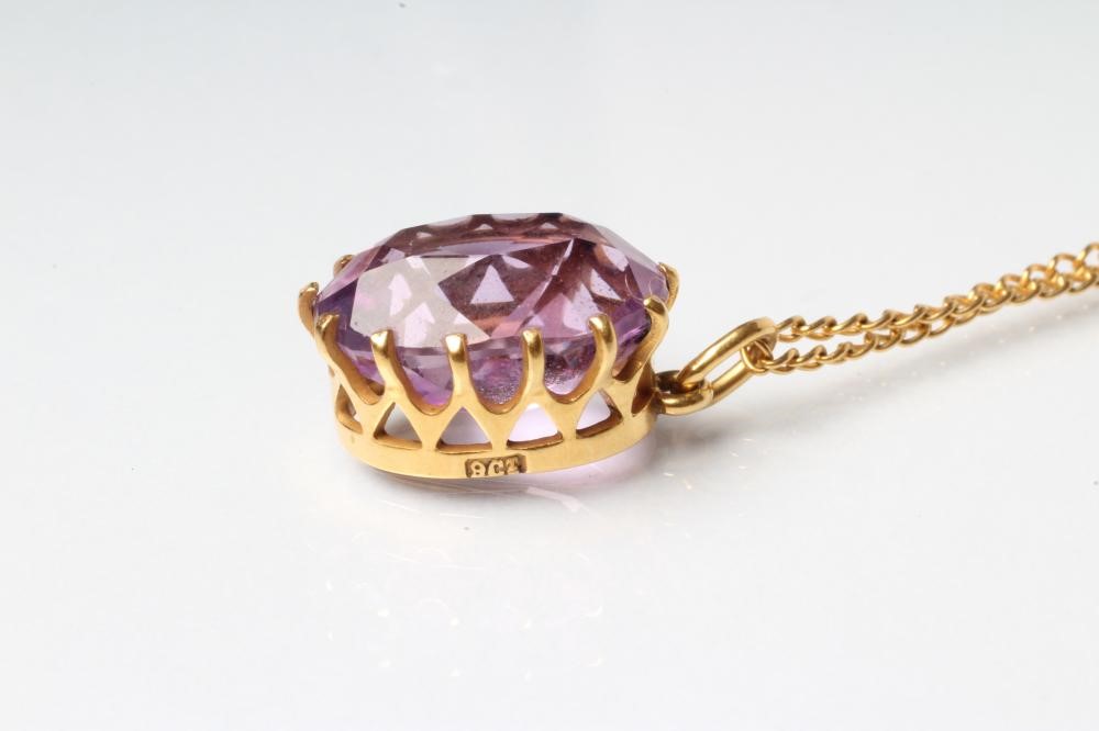 AN AMETHYST PENDANT Image