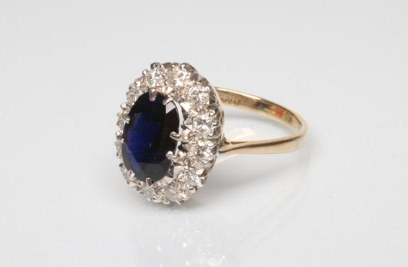 A SAPPHIRE AND DIAMOND CLUSTER RING Image