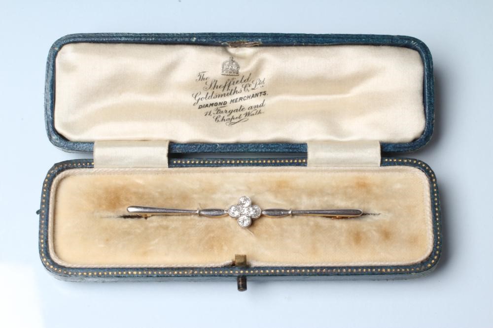 AN EDWARDIAN DIAMOND BROOCH Image