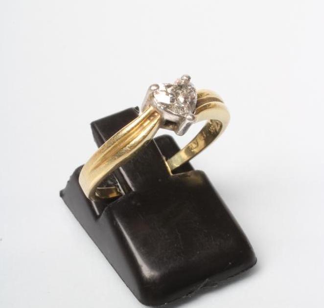 A SOLITAIRE DIAMOND RING Image