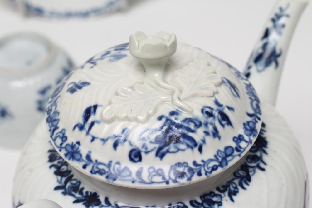 A FIRST PERIOD WORCESTER PORCELAIN TEAPOT AND COVER Image