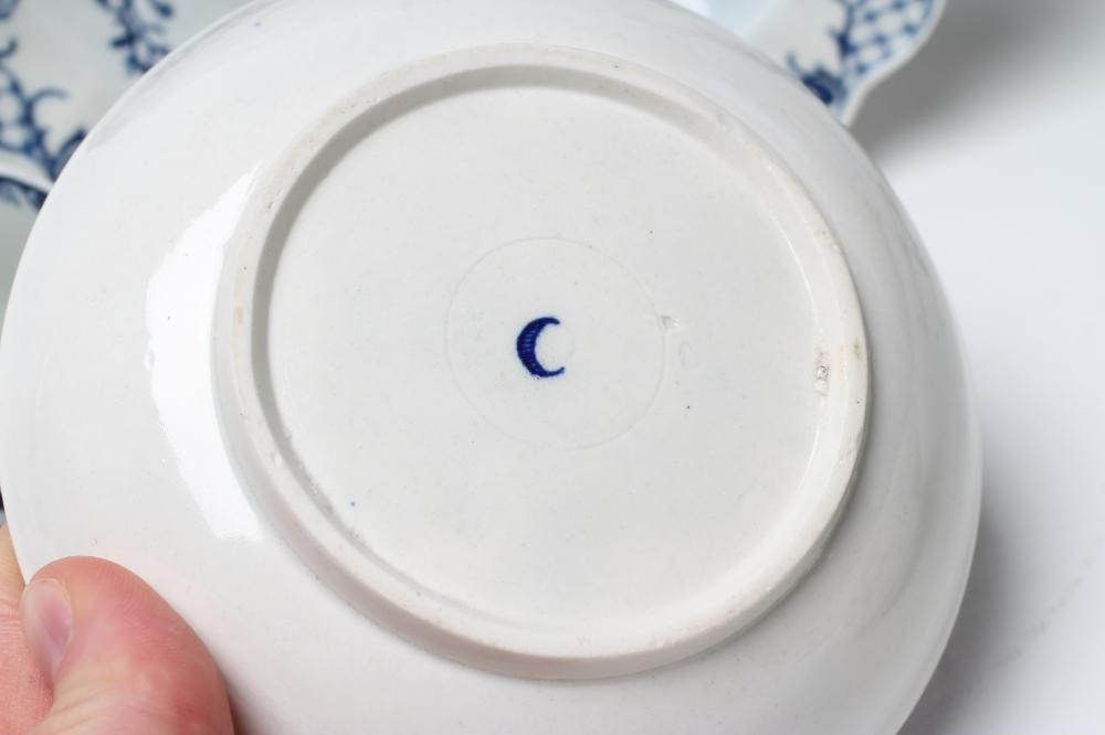 A FIRST PERIOD WORCESTER PORCELAIN PLATE Image