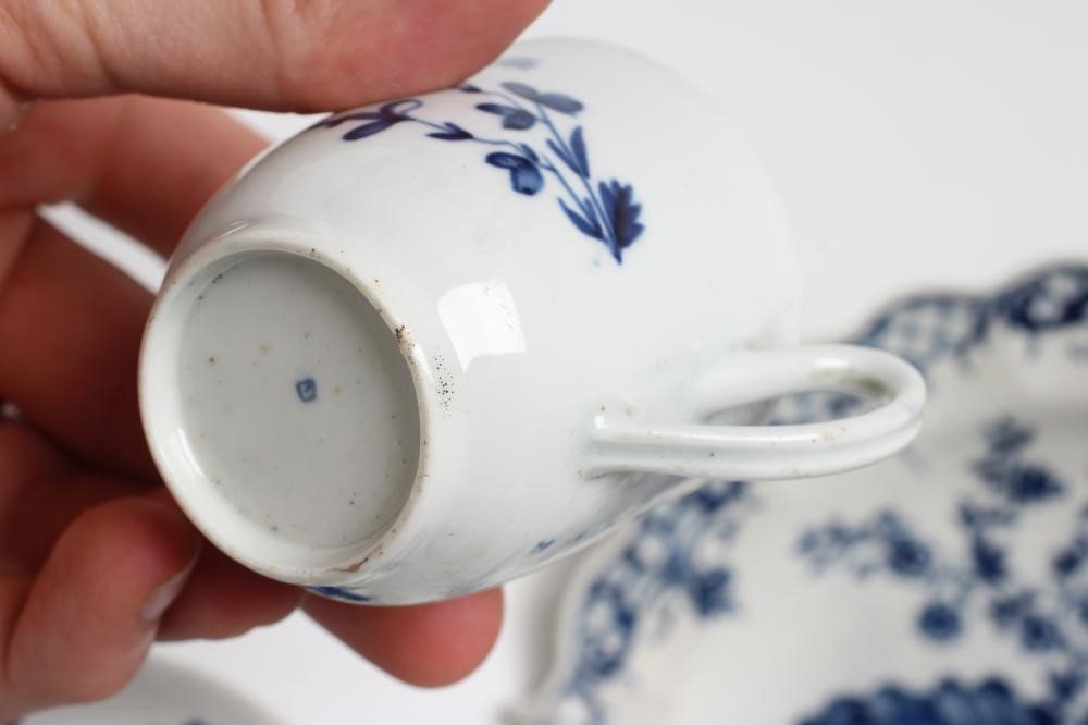 A FIRST PERIOD WORCESTER PORCELAIN PLATE Image