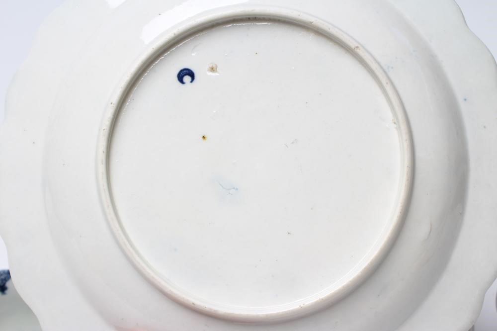 A FIRST PERIOD WORCESTER PORCELAIN PLATE Image