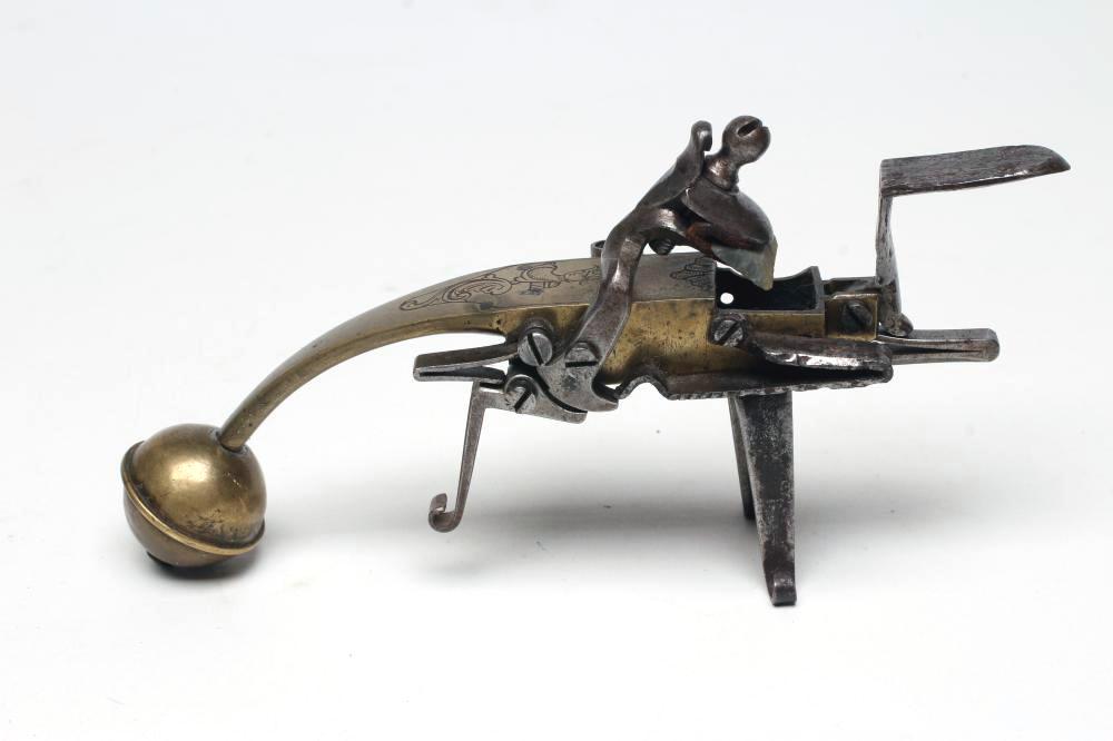 AN 18TH CENTURY FLINTLOCK TINDER LIGHTER Image