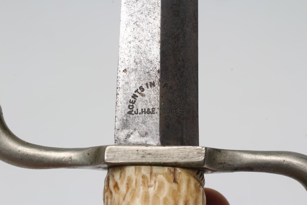 A BRITISH FIGHTING DAGGER Image