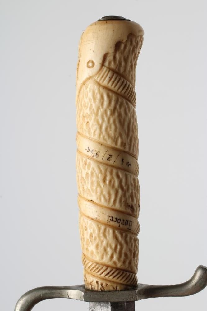 A BRITISH FIGHTING DAGGER Image