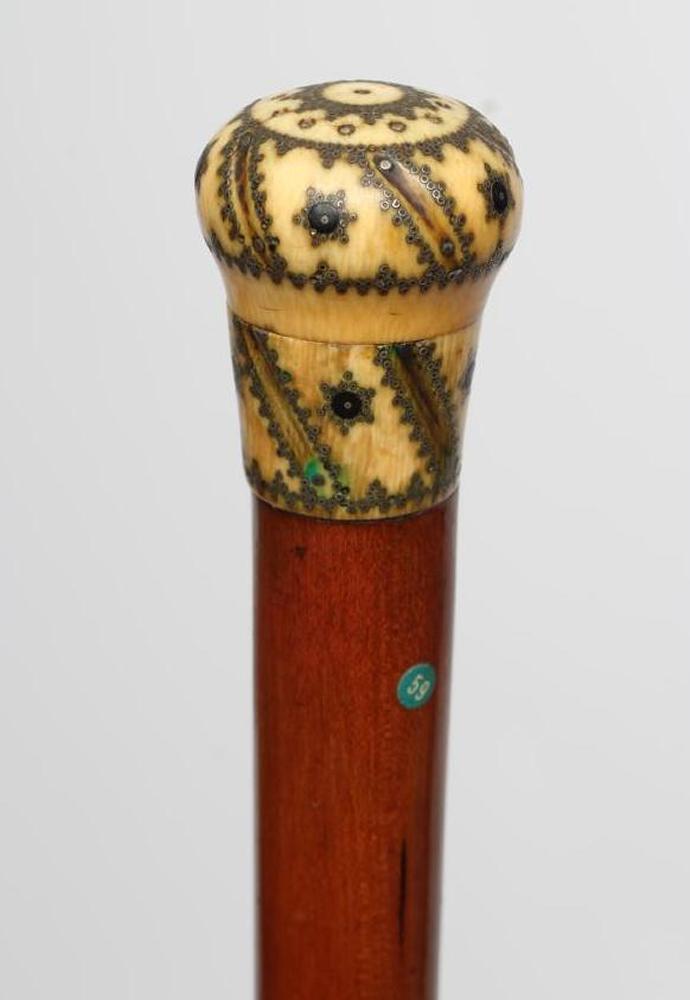 A GENTLEMAN'S MALACCA "VINAIGRETTE" CANE Image