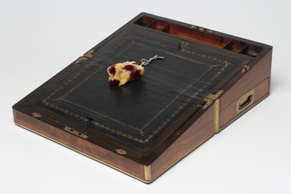 A VICTORIAN BURR WALNUT FOLDING LAP DESK Image