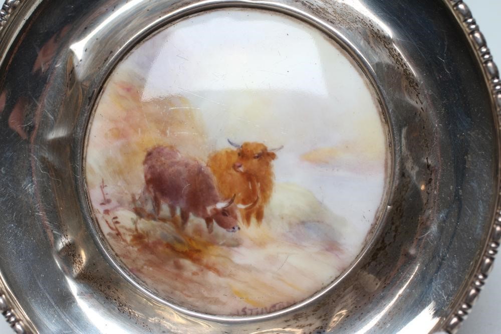 A ROYAL WORCESTER CHINA ROUNDEL Image