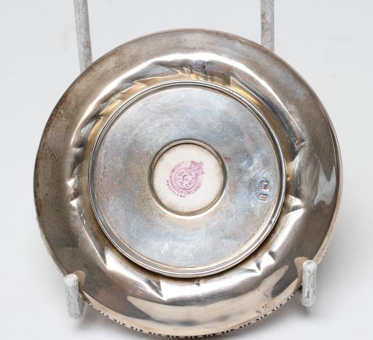 A ROYAL WORCESTER CHINA ROUNDEL Image