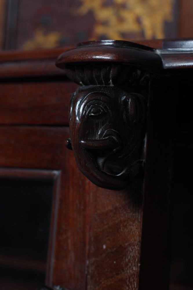 AN AESTHETIC CHINOISERIE MAHOGANY WALL BRACKET Image