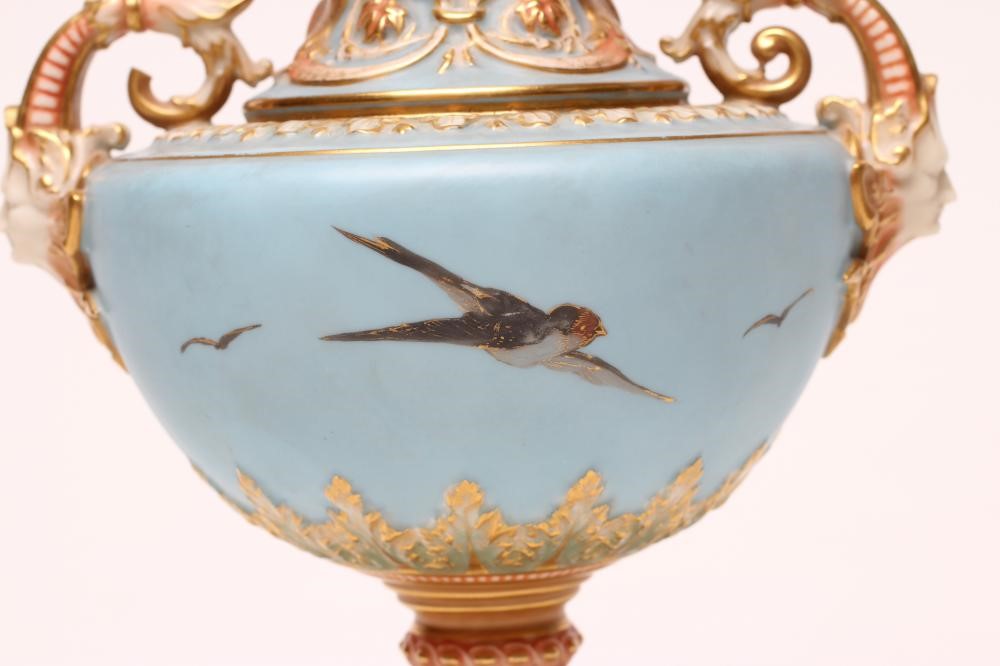 A LATE VICTORIAN ROYAL WORCESTER PORCELAIN VASE AND COVER Image