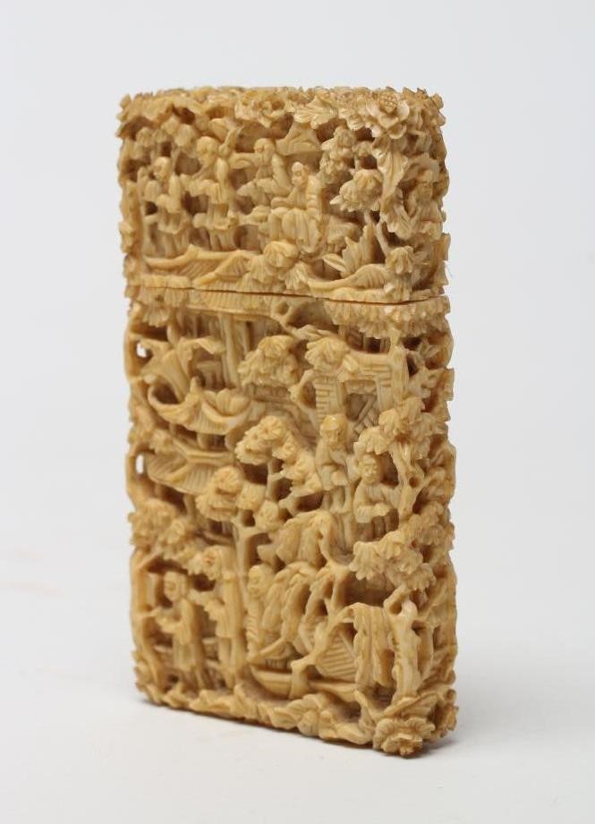 A CANTONESE IVORY VISITING CARD CASE Image