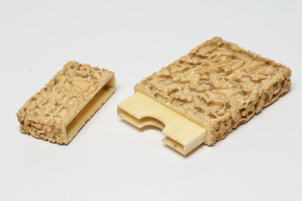 A CANTONESE IVORY VISITING CARD CASE Image