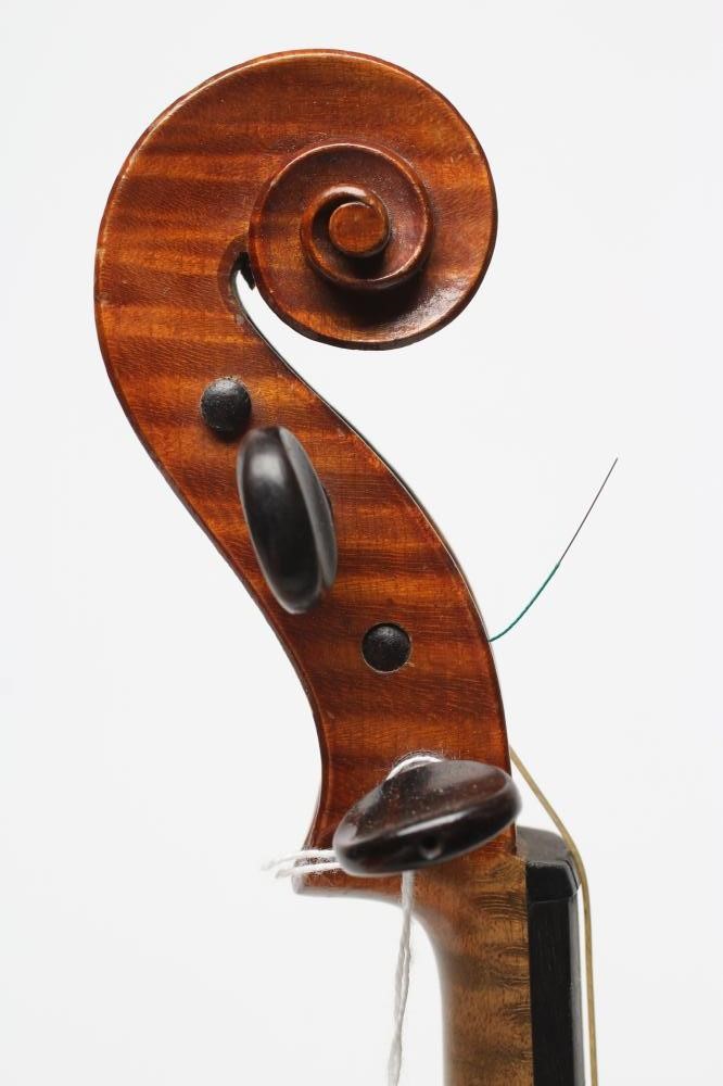 A VIOLIN Image