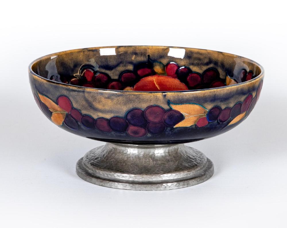A MOORCROFT POTTERY BOWL Image