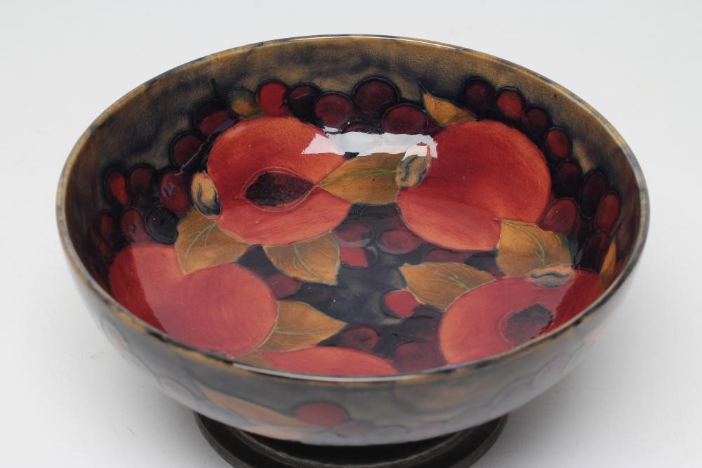 A MOORCROFT POTTERY BOWL Image