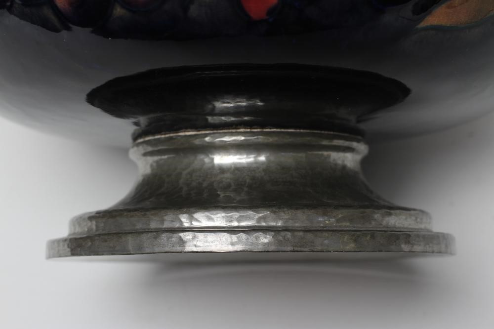 A MOORCROFT POTTERY BOWL Image