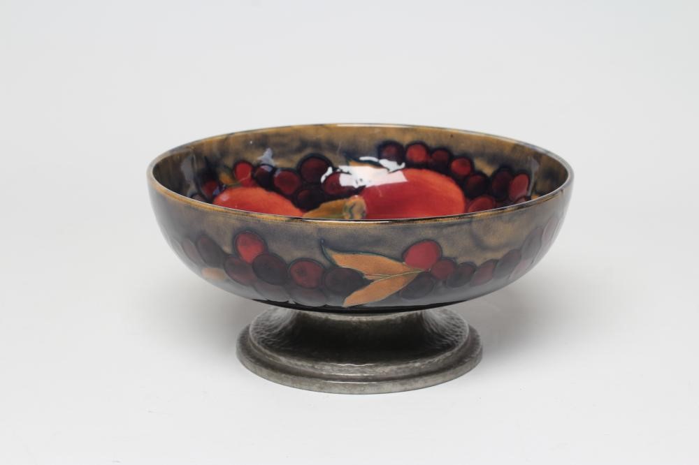A MOORCROFT POTTERY BOWL Image