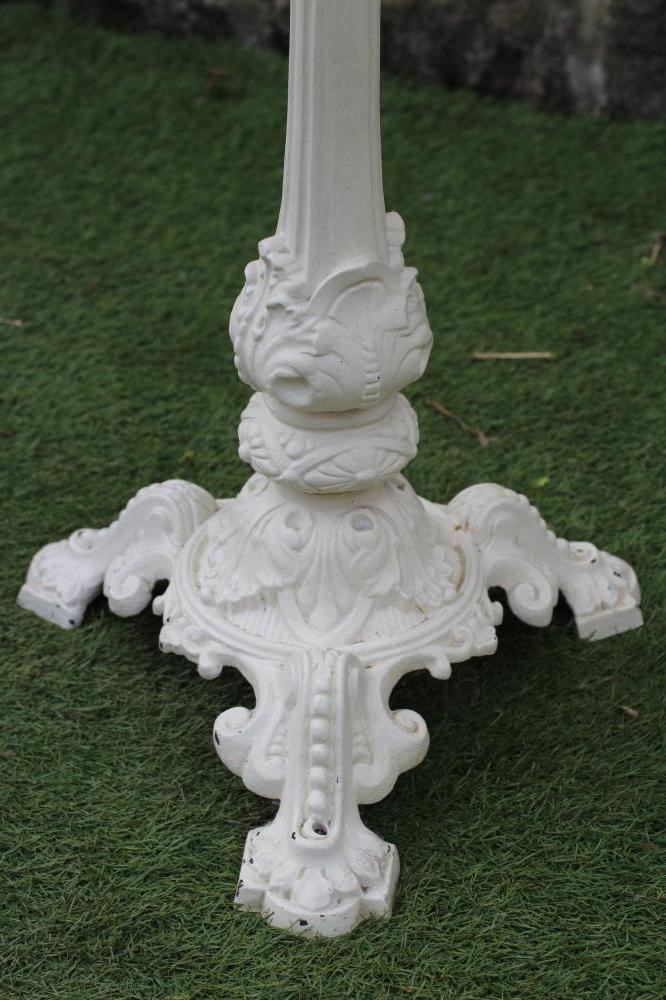 A VICTORIAN CAST IRON CONSERVATORY PLANT STAND/TABLE Image