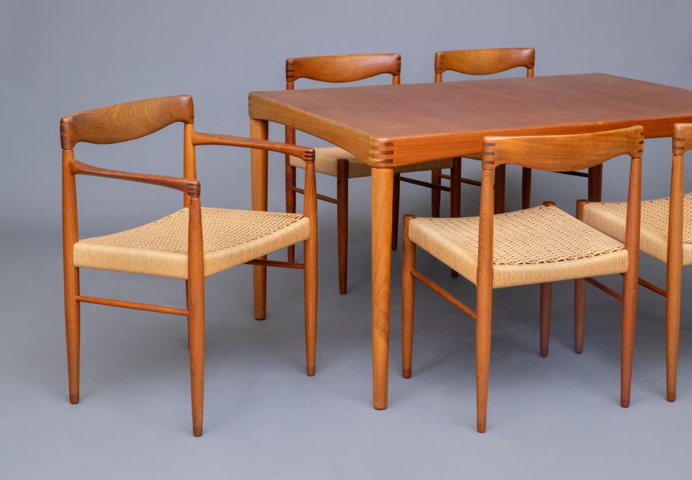 A HENRY W. KLEIN FOR BRAMIN DANISH TEAK DINING TABLE AND CHAIRS Image