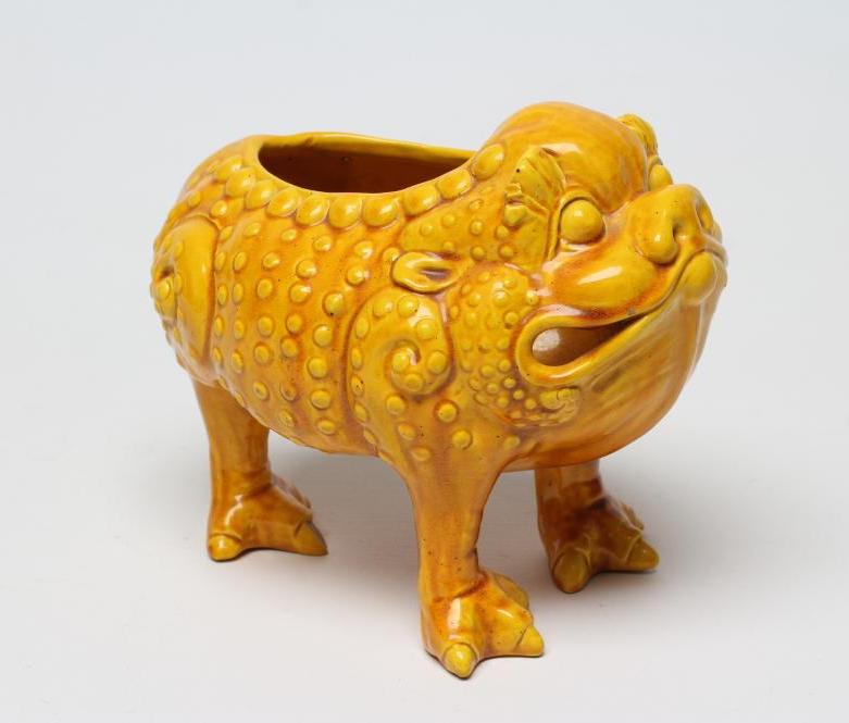 A LARGE BURMANTOFTS POTTERY TOAD SPOON WARMER Image