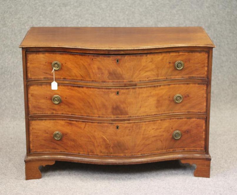 A GEORGIAN MAHOGANY CHEST Image