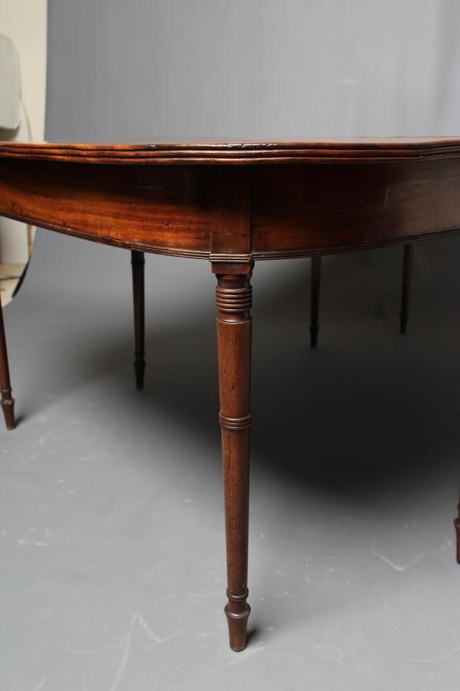 A GEORGIAN MAHOGANY EXTENDING DINING TABLE Image